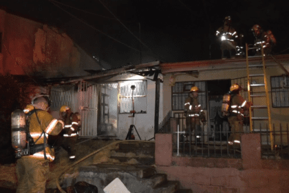 Sucesos: Incendio consume casa en Bajo de Piuses en Tibás
