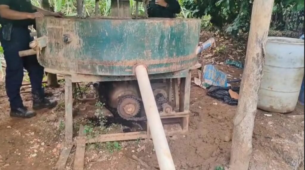 Fuerza Pública descubre máquina de minería ilegal en Upala