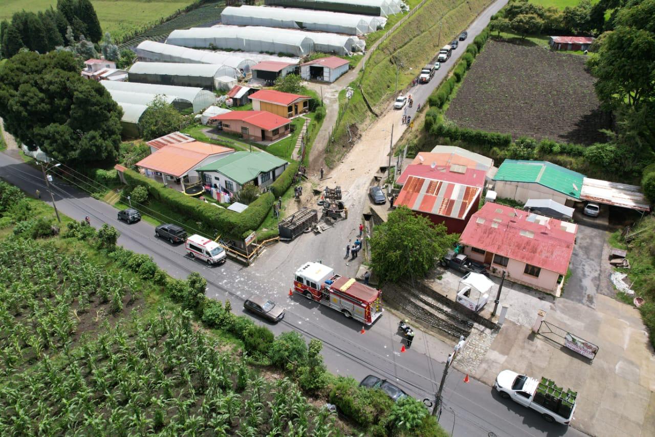 Hombre Muere Tras Volcarse En Una Vagoneta