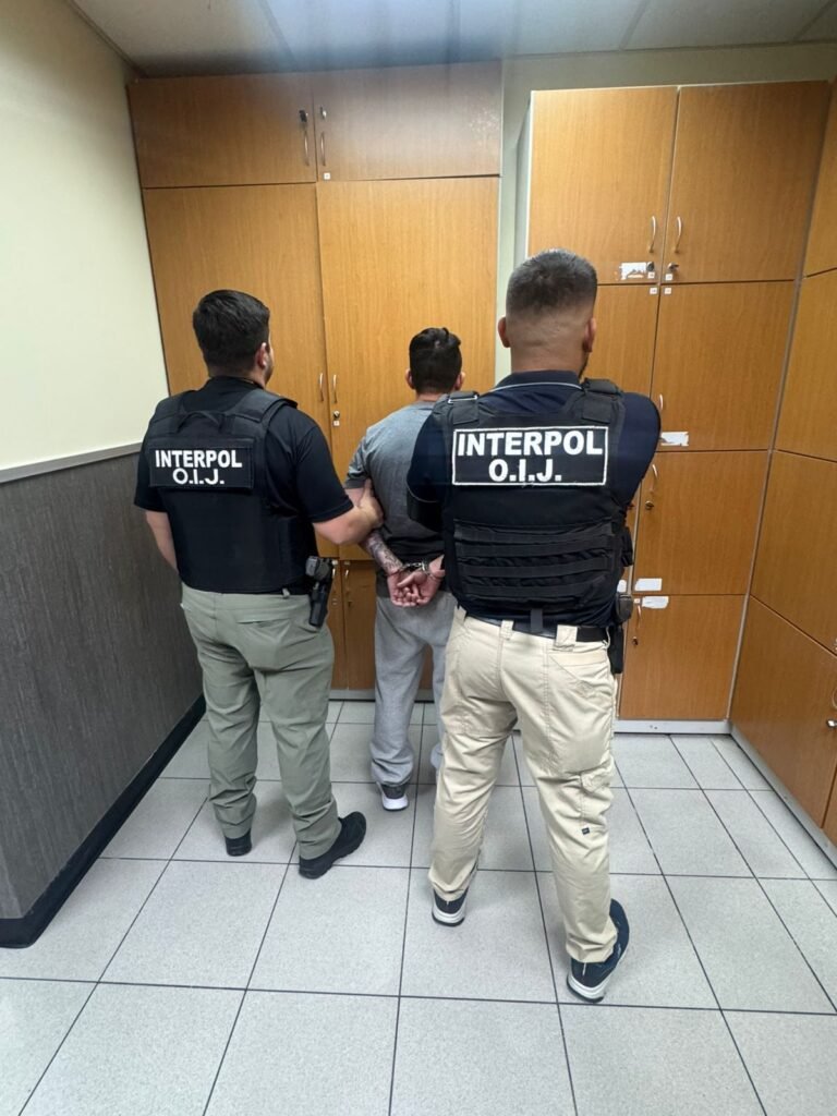 “Interpol Costa Rica detiene prófugo en Juan Santamaría”