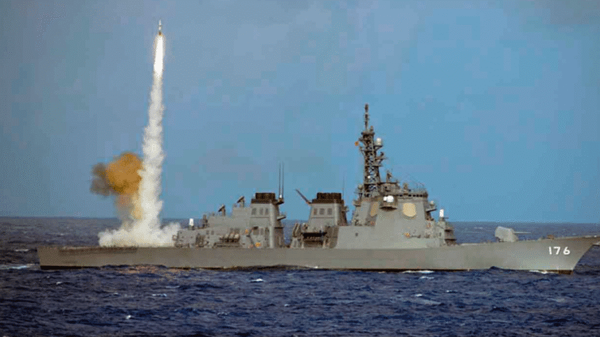 Destructor japonés JS Chokai se equipa con misiles Tomahawk en Estados Unidos.