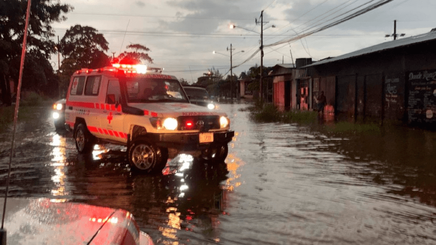 Empuje frío 14 desborda el río Sixaola e inunda comunidades