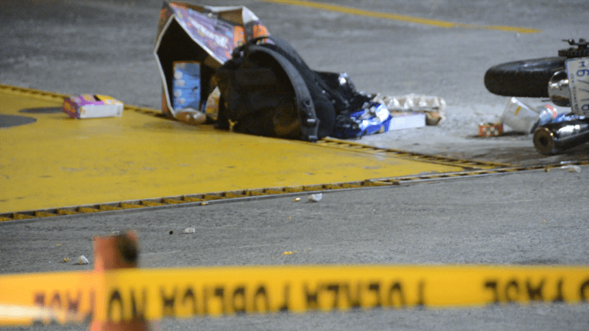 Patrulla policial y cinta amarilla resguardan gasolinera en Tibás tras ataque de terror a balazos