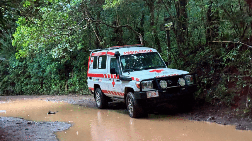 Rescatistas en búsqueda en Pico Blanco