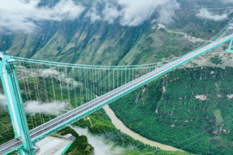 中国最高桥梁 贵阳大峡谷大桥