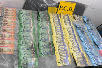 Agentes de la PCD durante allanamiento en Pococí y San José por ventas de drogas.