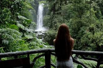 Turismo en Costa Rica crece 10.3% en enero 2026