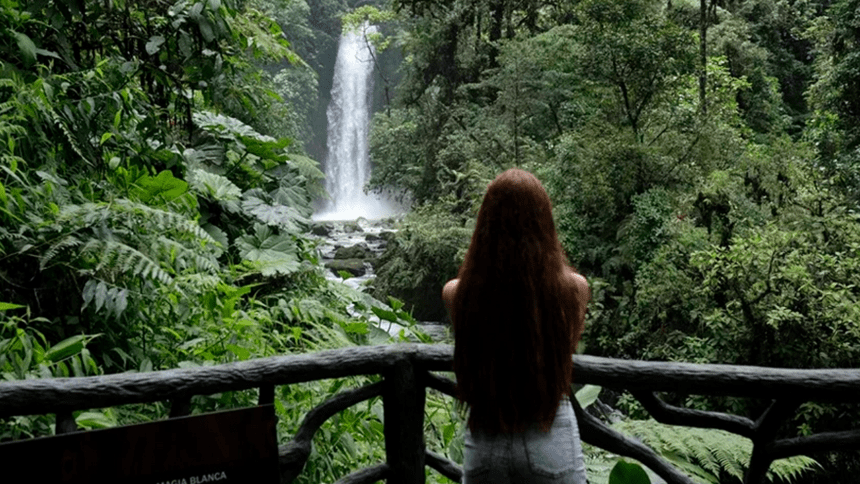 Turismo en Costa Rica crece 10.3% en enero 2026