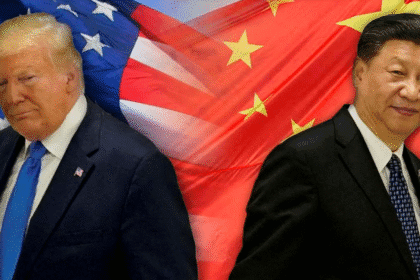 Donald Trump anuncia arancel del 100% a productos chinos desde la Casa Blanca.