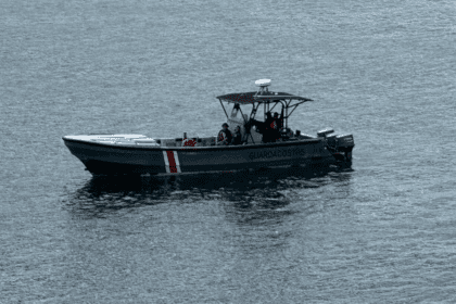 Desesperada búsqueda en el mar