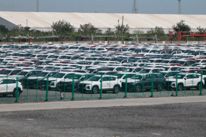 Lote de autos con descuentos en la industria automotriz china