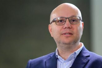IJ le responde