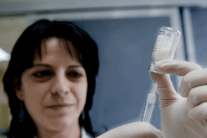 ¡Giro histórico! Panel de la FDA respalda la primera vacuna de ARNm de Moderna contra la gripe