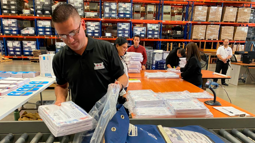material electoral del TSE empacado en tulas