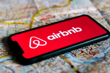 Airbnb dice que IA ya escribe 60% de su código nuevo