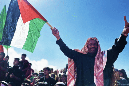 Familias reciben a prisioneros palestinos liberados en Gaza.