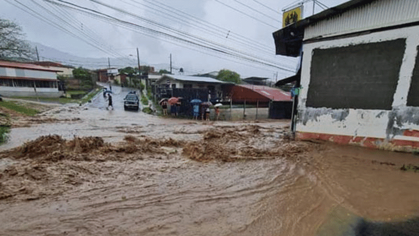 “Trabajos de limpieza en Ruta 141 tras derrumbes por lluvias”