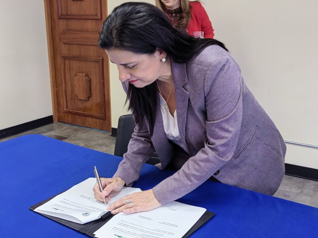 Martta Eugenia Esquivel, Presidente Ejecutiva de la CCSS.
